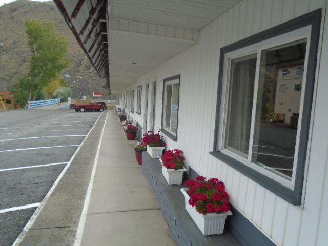 Robbie'S Motel Cache Creek Exterior photo