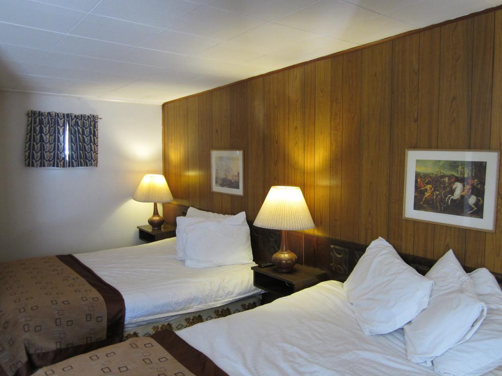 Robbie'S Motel Cache Creek Room photo